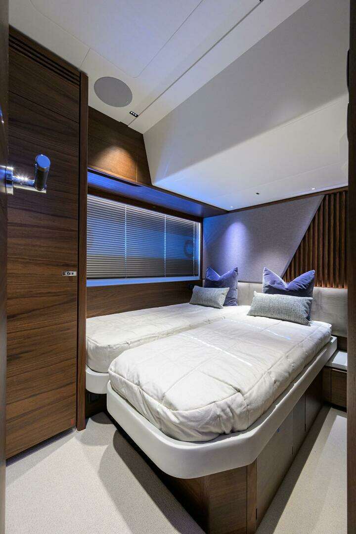 2027 Princess S72 - Image 25