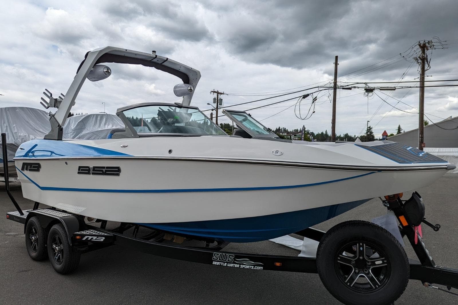 2022 MB B52-21 Classic boat on trailer under cloudy sky.