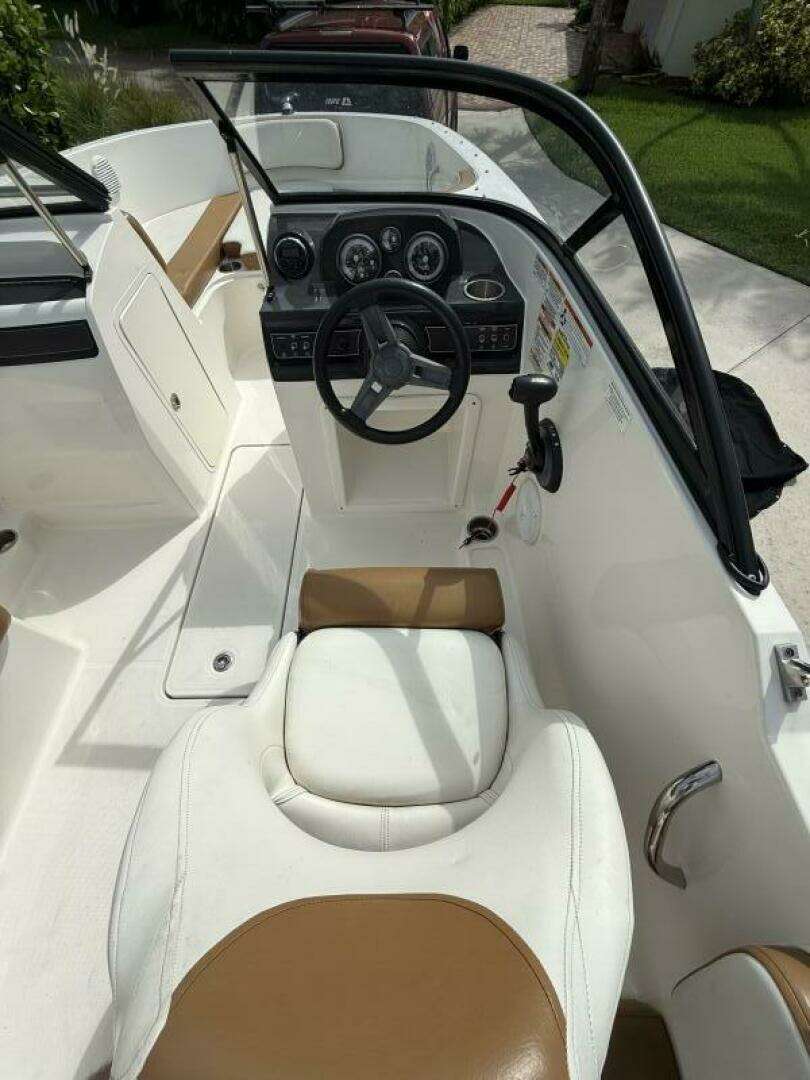 2019 Bayliner VR4 - Image 5