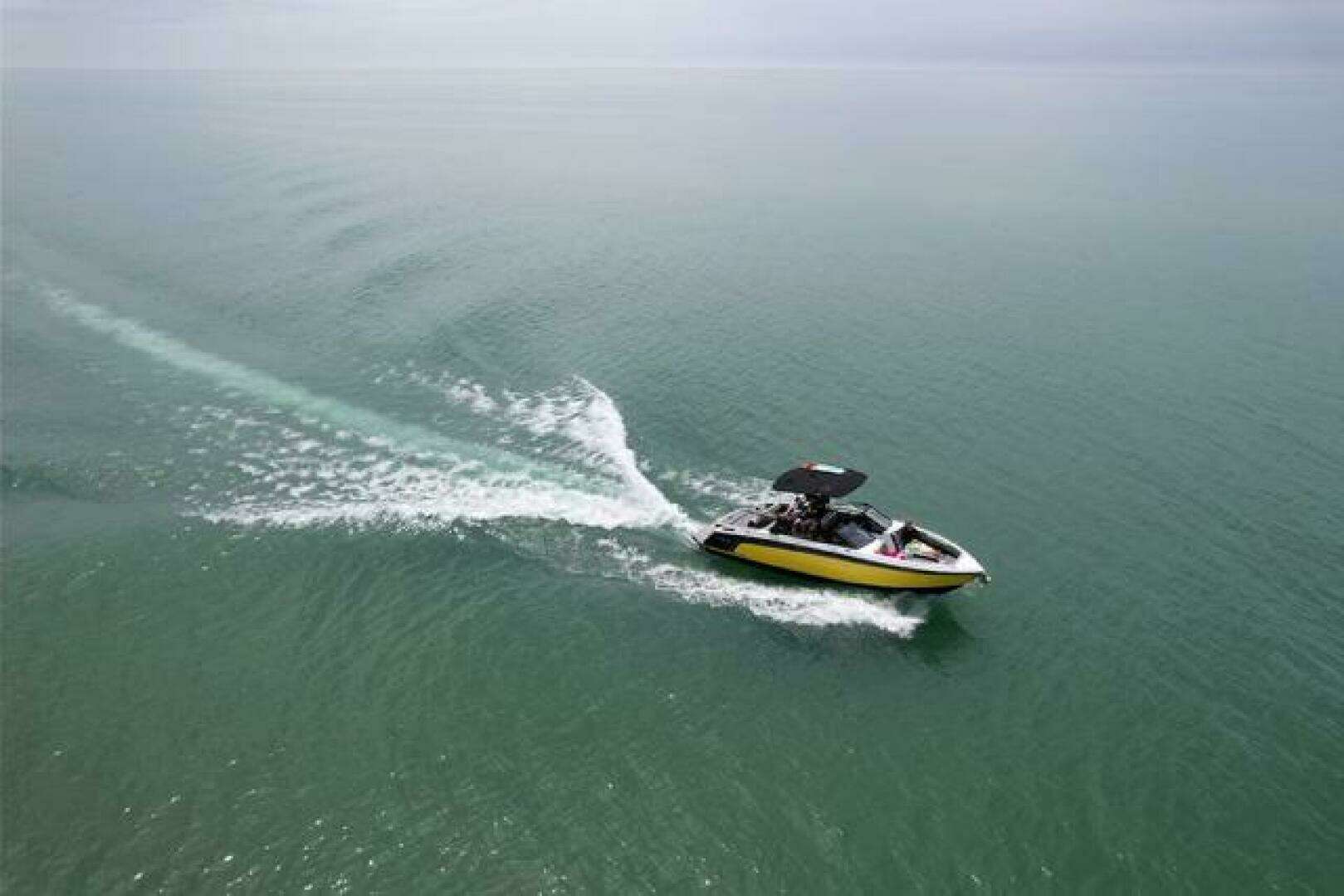 2021 Cobalt R8 Surf - Image 2