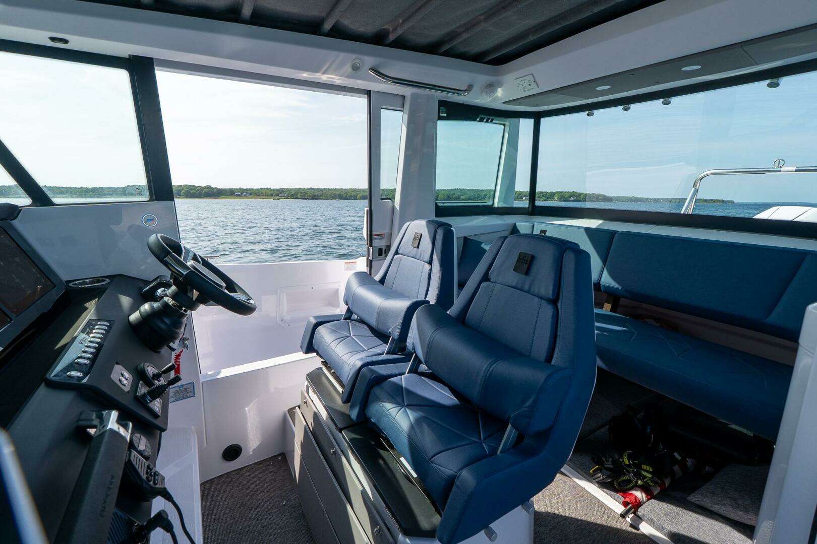 2026 Axopar Cross Cabin - Image 34