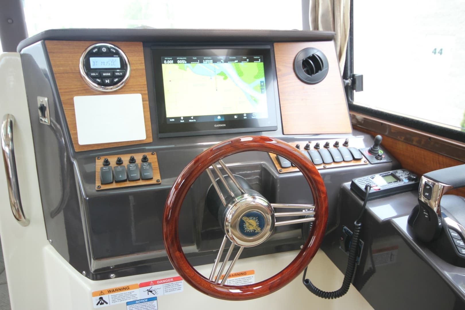 2025 Ranger Tugs R-25 w/Custom Trailer - Image 13