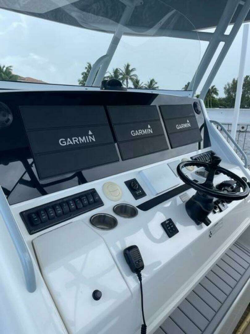 2018 Regulator 41 - Image 13