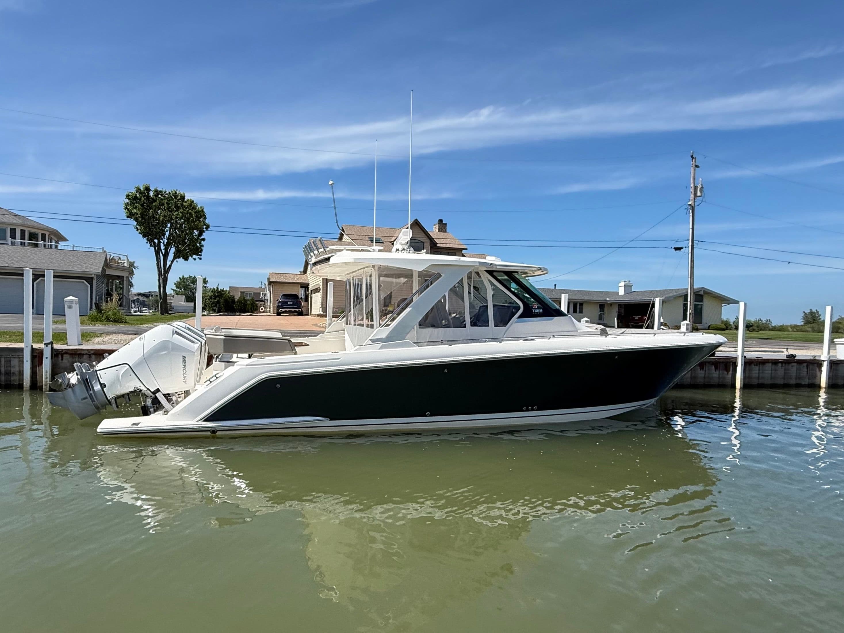 2025 Tiara Yachts 38 LS - 9