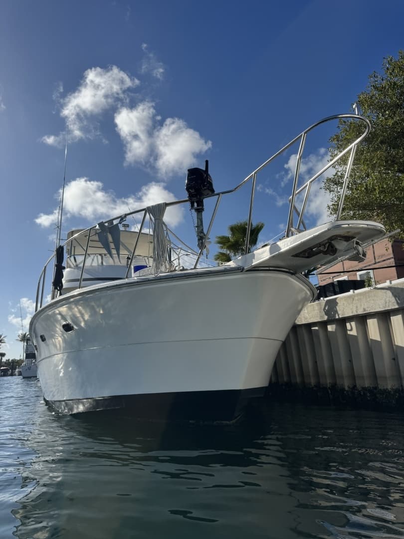 1989 Ricker 48 Convertible - Image 45