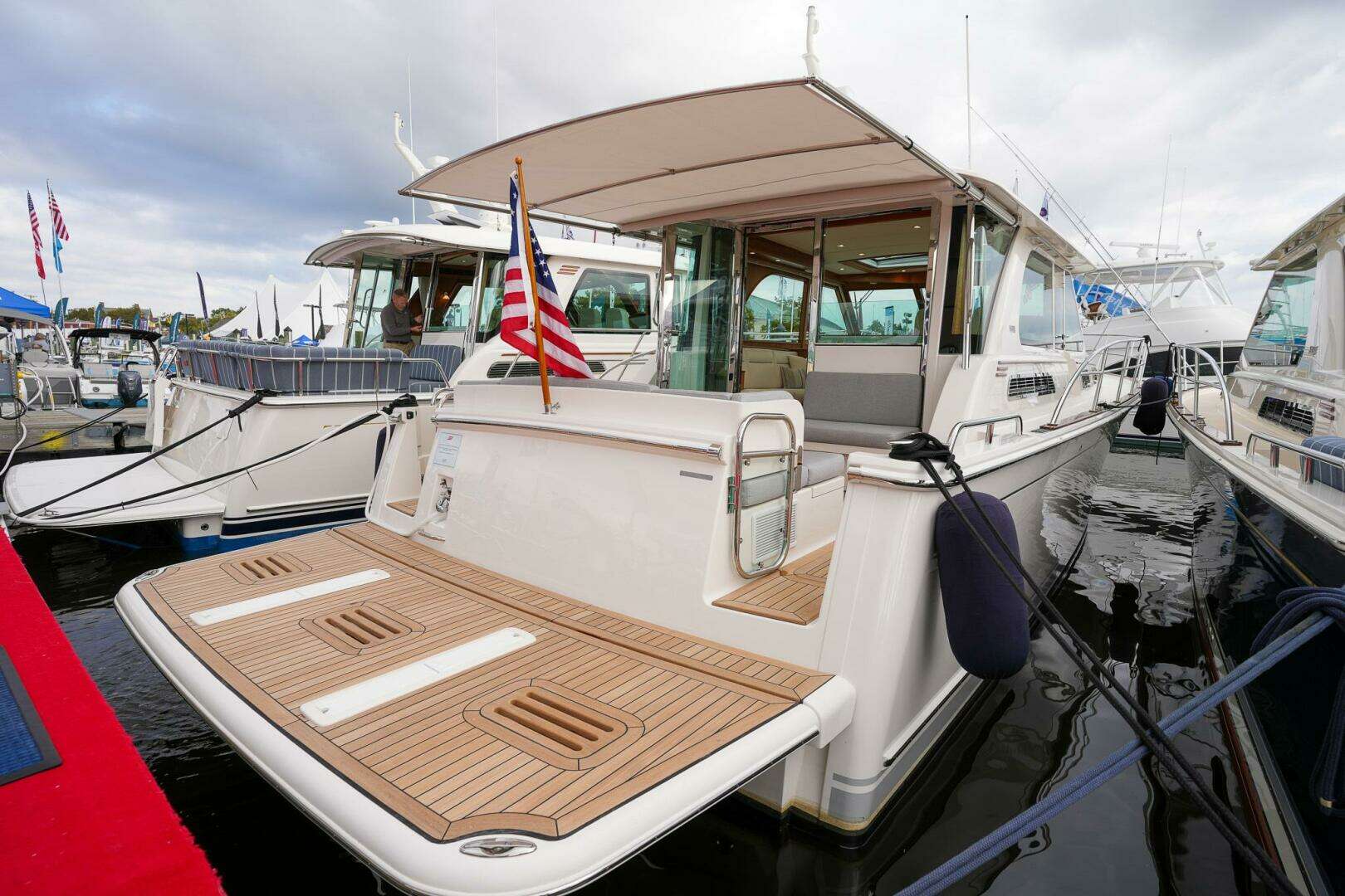 2027 Sabre 45 Salon Express - Image 11