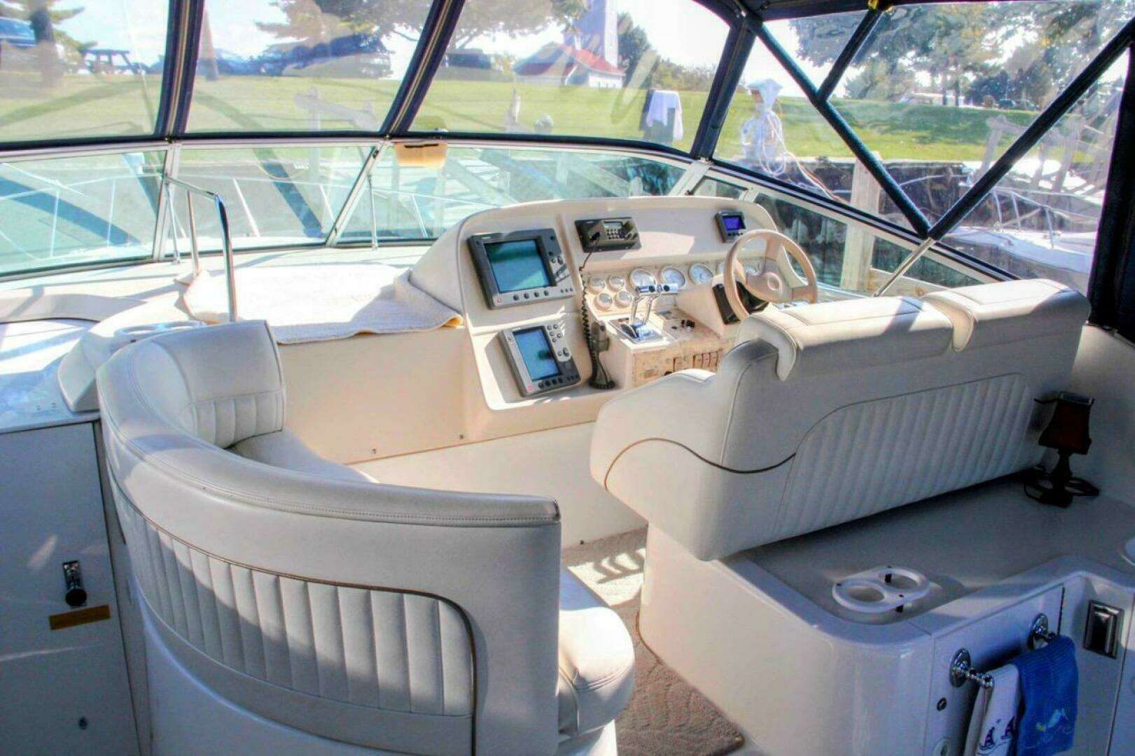 1998 Cruisers Yachts 3575 Esprit - Image 7