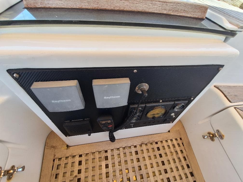 Control panel of a 2001 Comet 54 DH boat with navigation equipment.