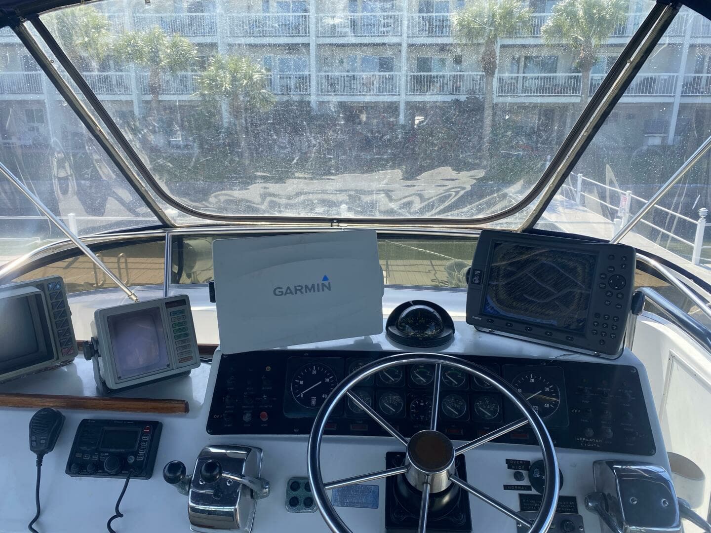 1989 Chris-Craft 427 Catalina - Image 2