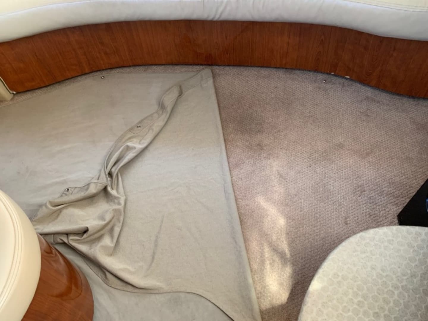 2004 Sea Ray 390 Motor Yacht - Image 47