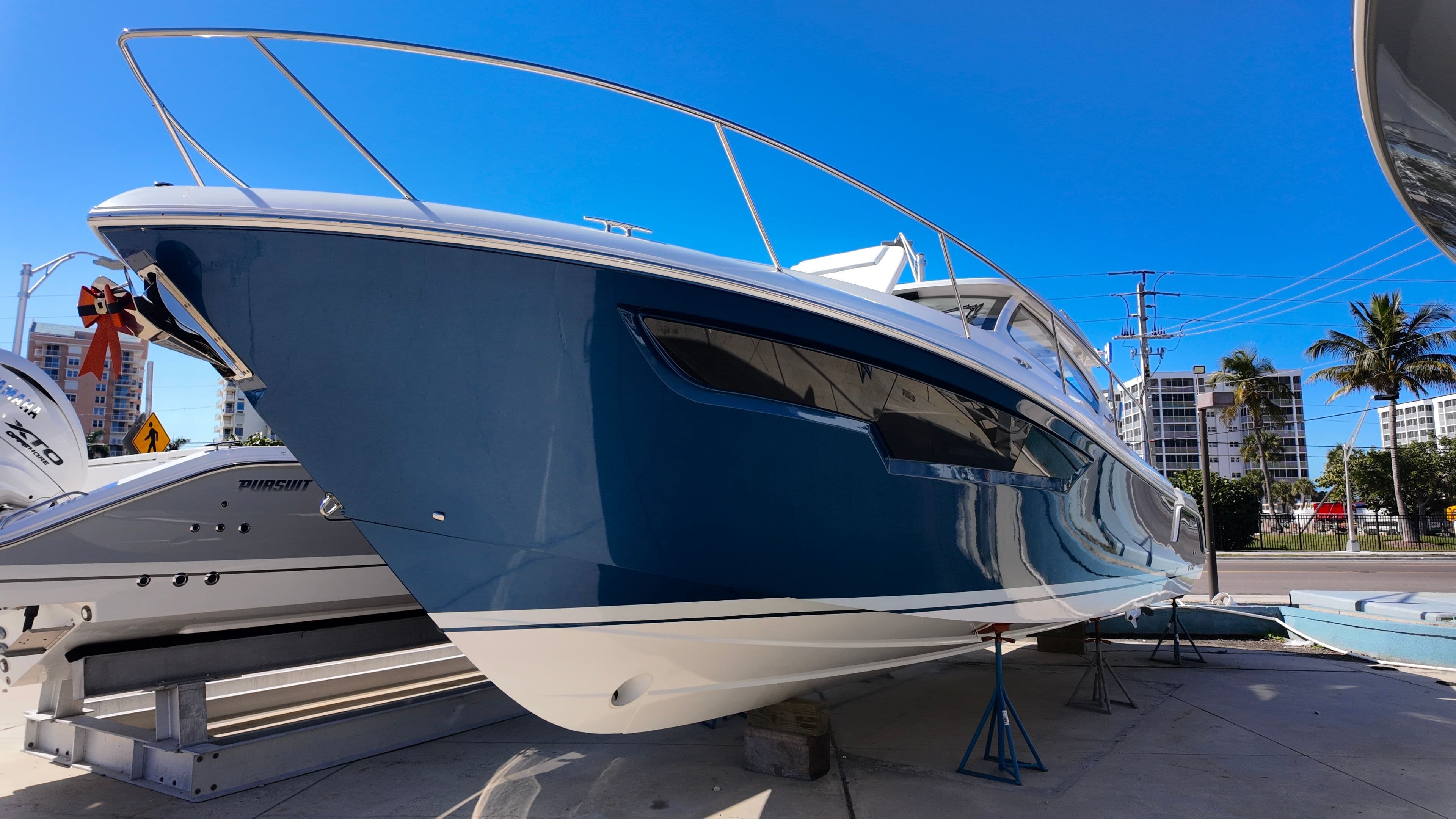 2025 Pursuit OS 405 Offshore