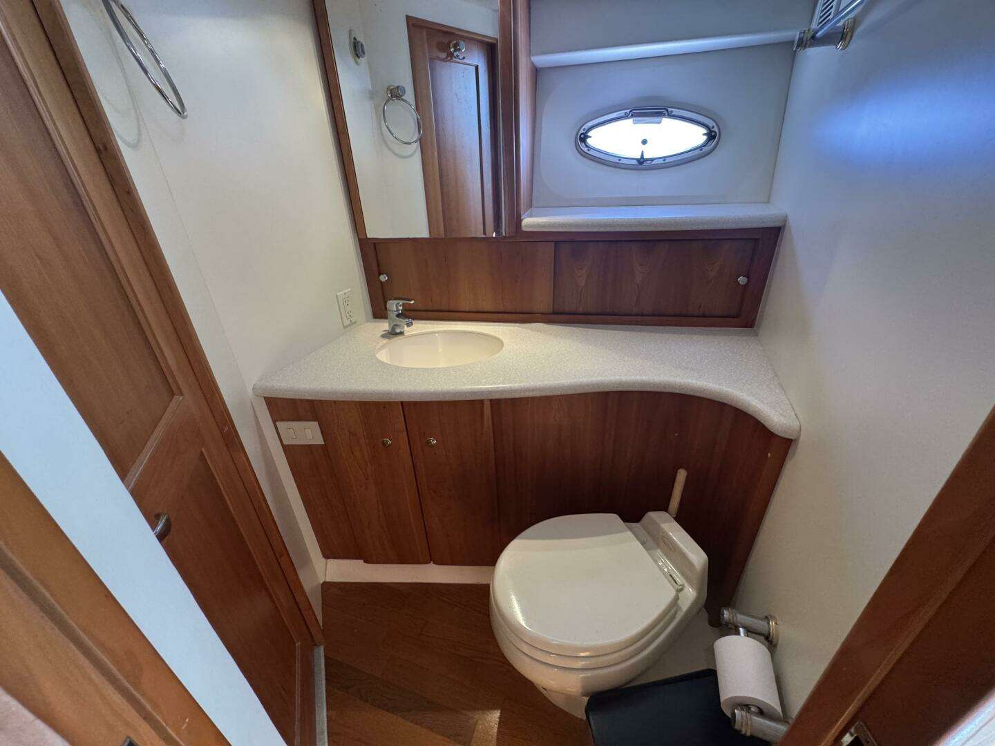 2003 Silverton 42 Convertible - Image 12