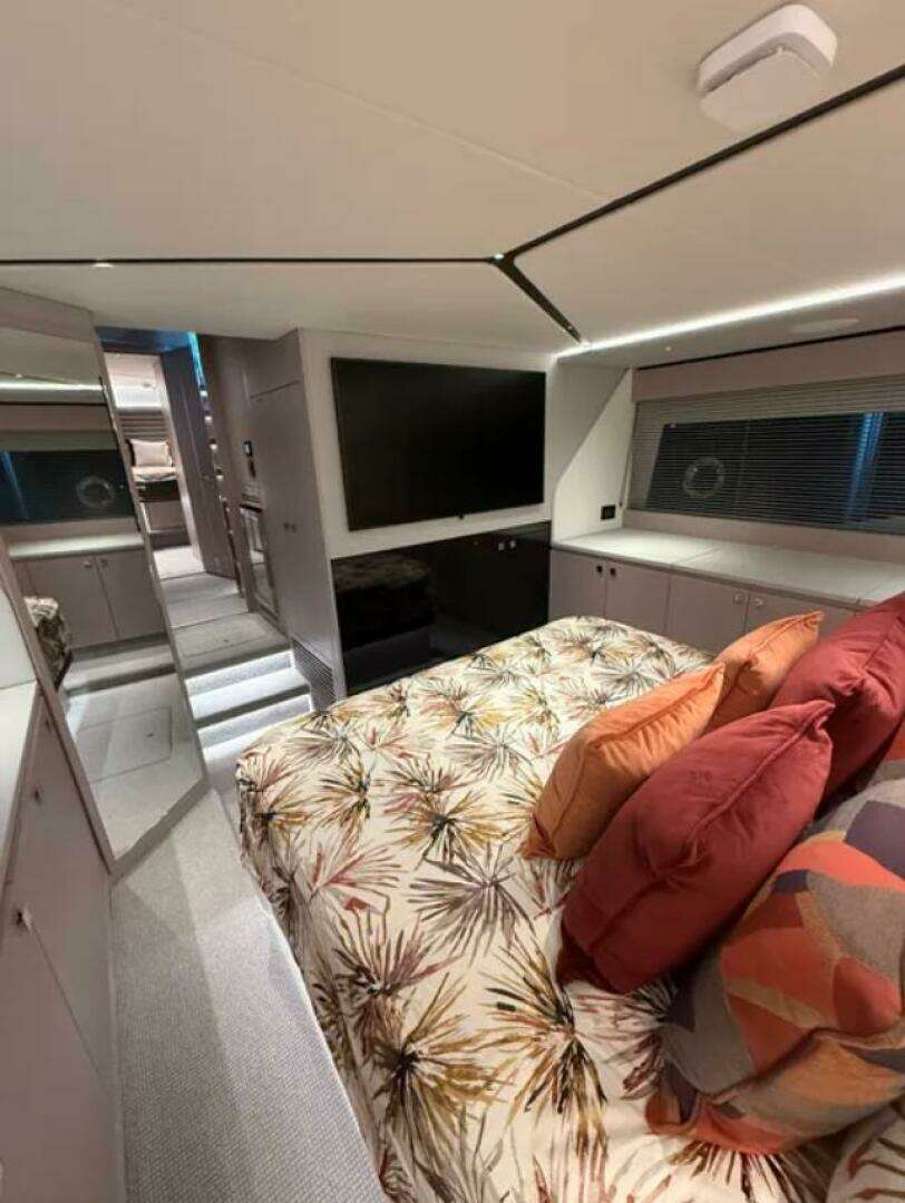 2025 Sunseeker 55 Predator - Image 12
