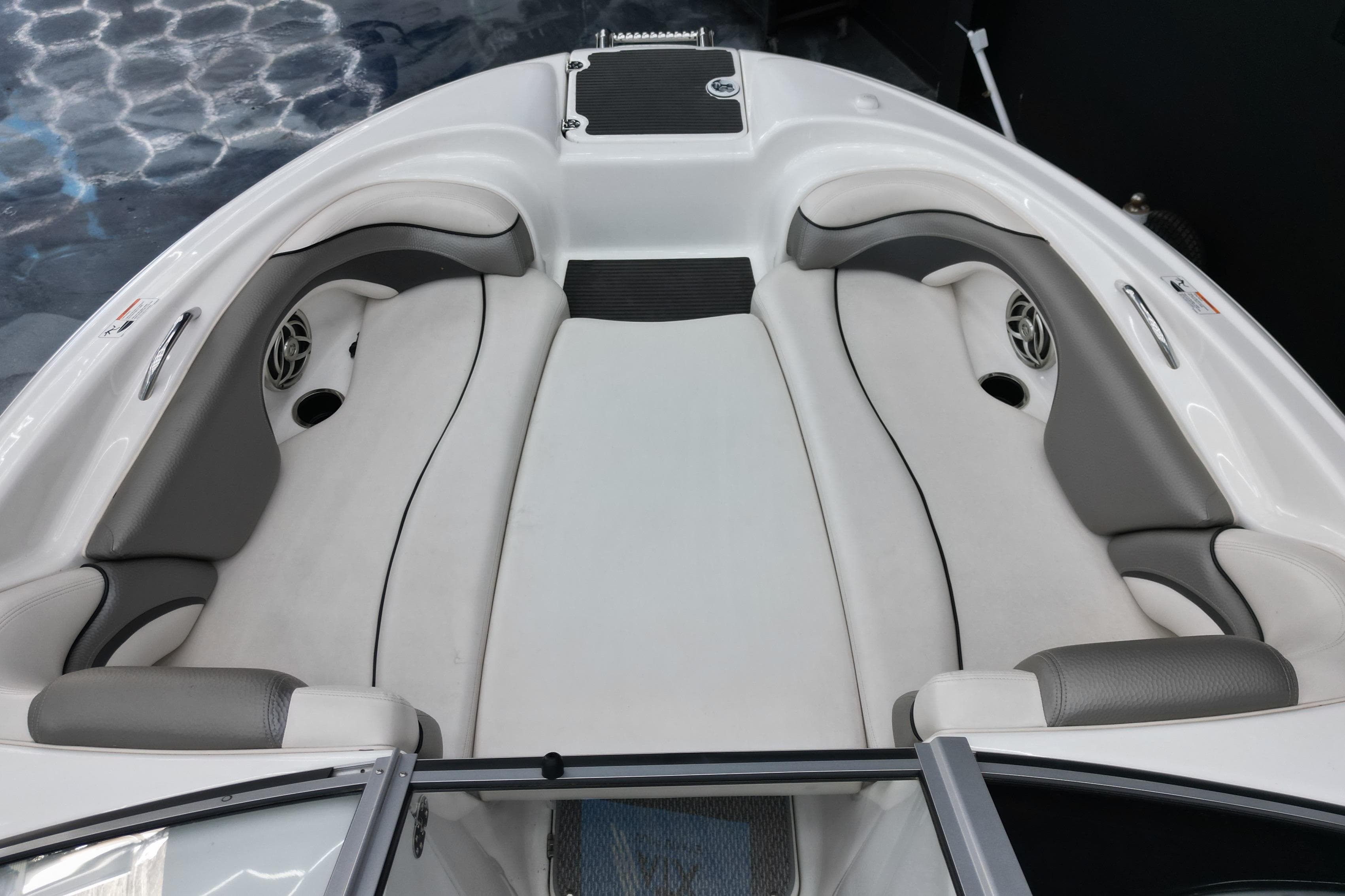 2008 Yamaha Boats 212X interior with white and gray seating, showcasing spacious bow area.