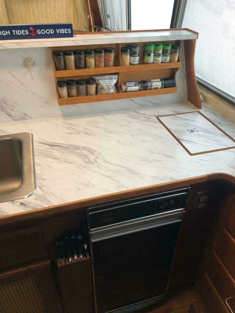 1985 Bayliner 4550 Motoryacht - Image 25