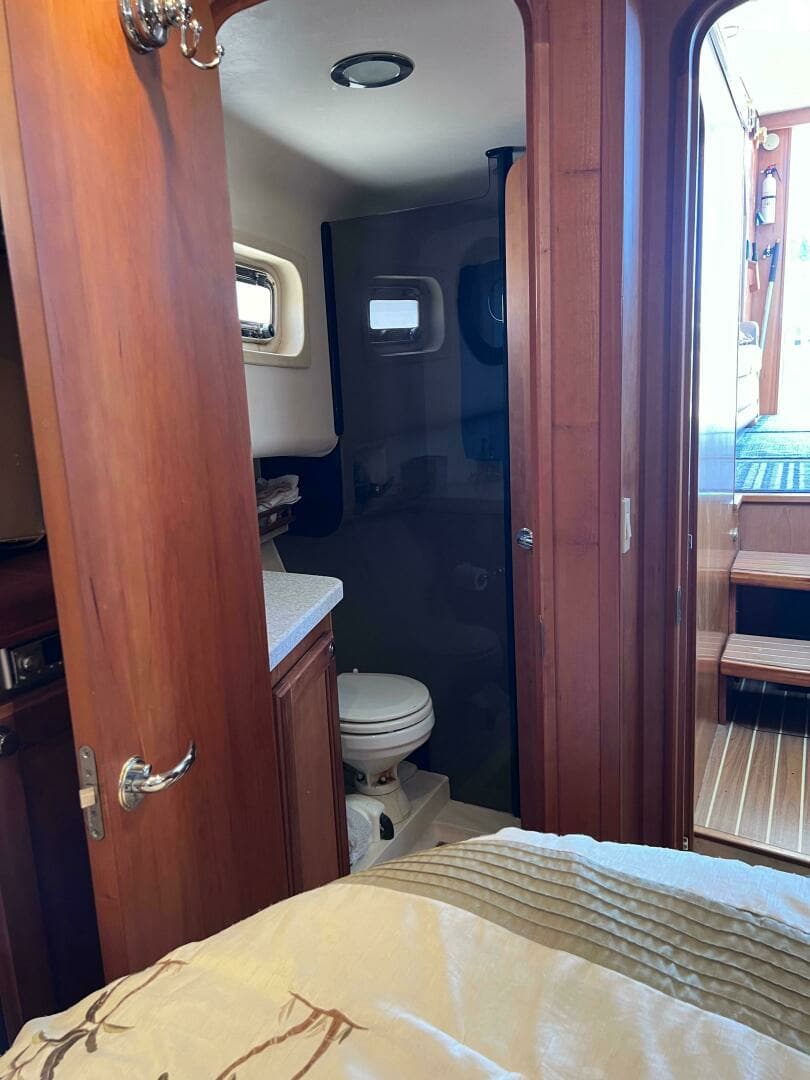 2005 Mainship 34 - Image 4
