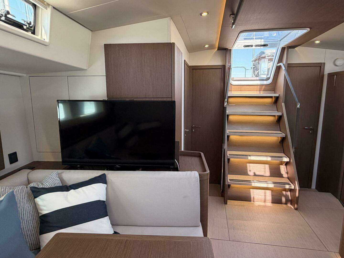 2022 Beneteau Oceanis Yacht - Image 21