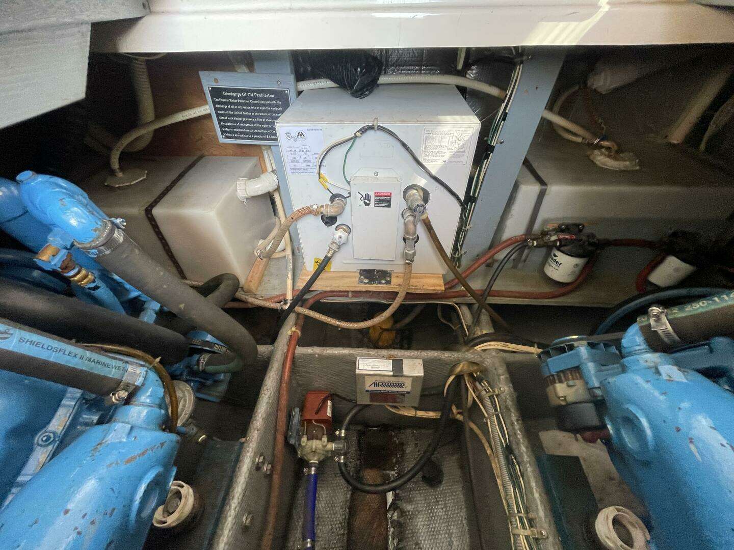 1989 Silverton 37 Convertible - Image 31