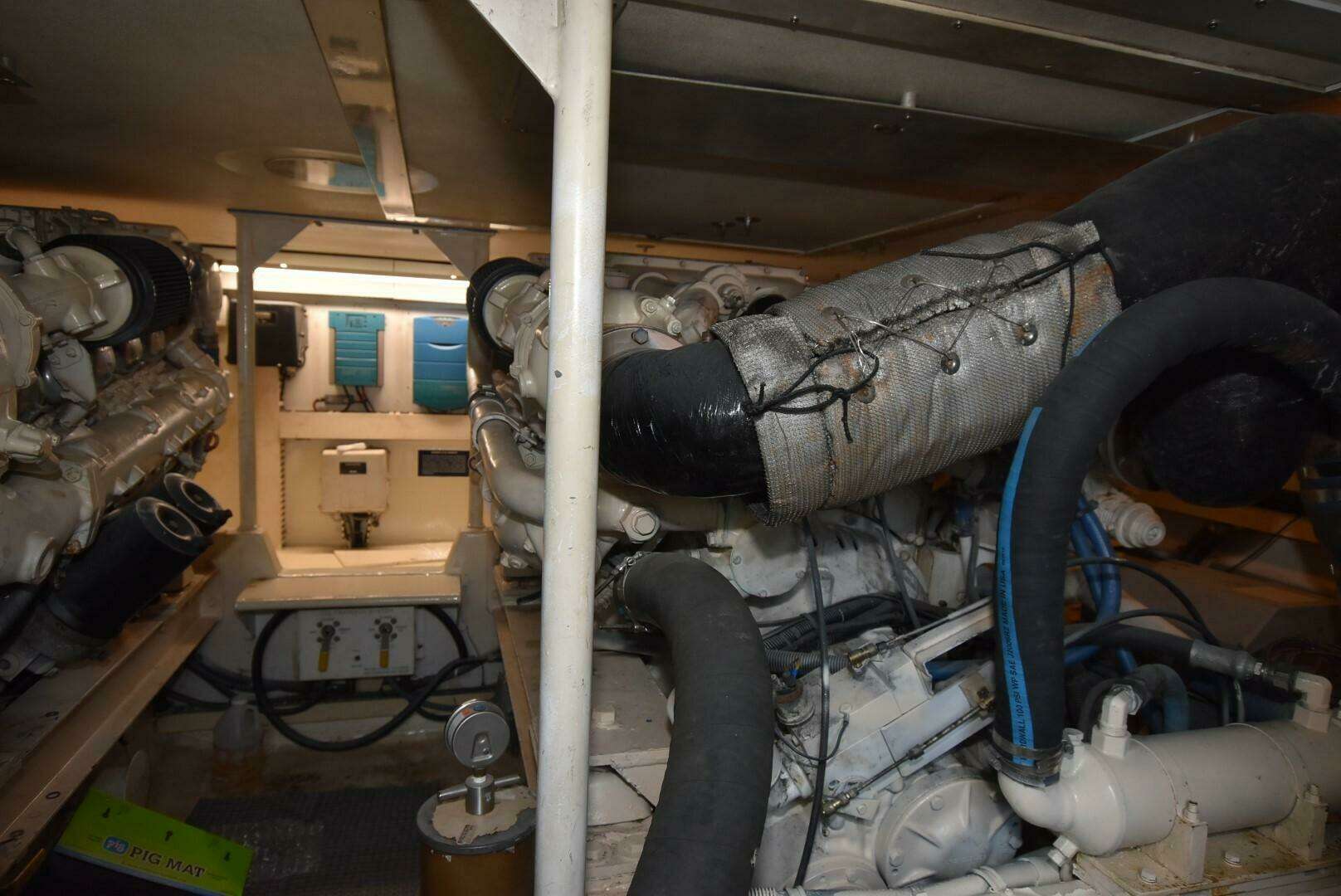 1997 Viking 50 Convertible - Image 30