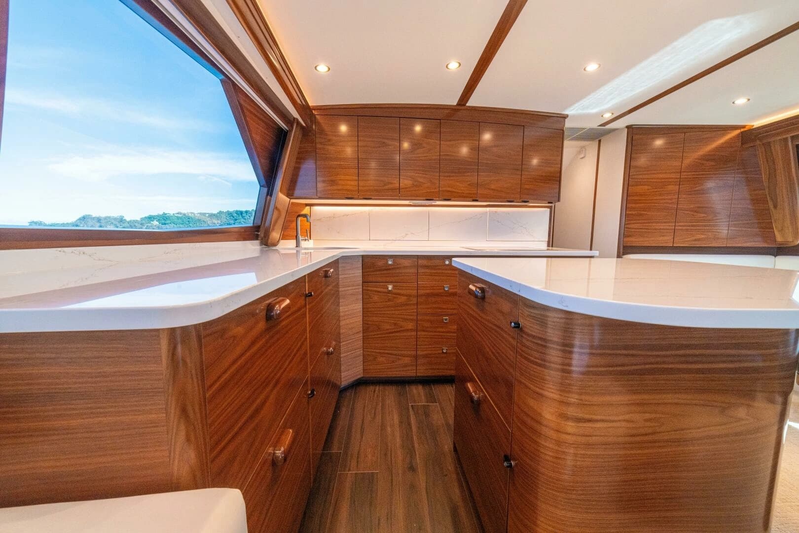 2025 Viking 58 Convertible - Image 11