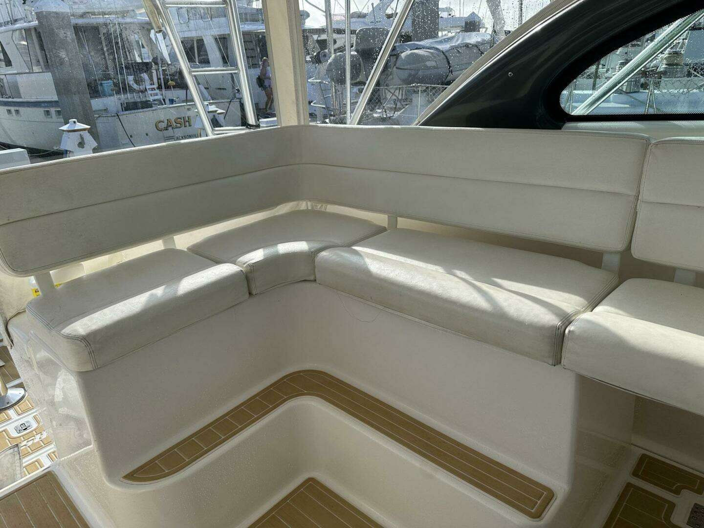2004 Pursuit 3800 Express - Image 8