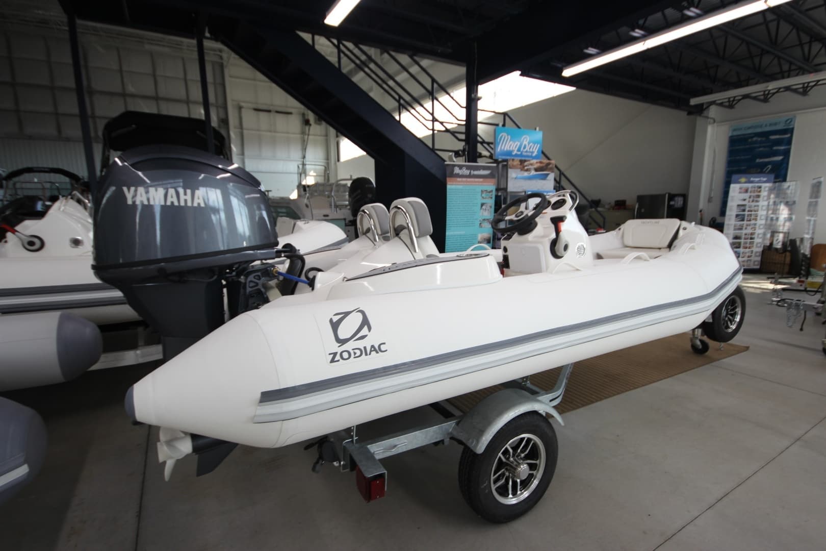 2026 Zodiac Yachtline 400 DL NEO - Image 2