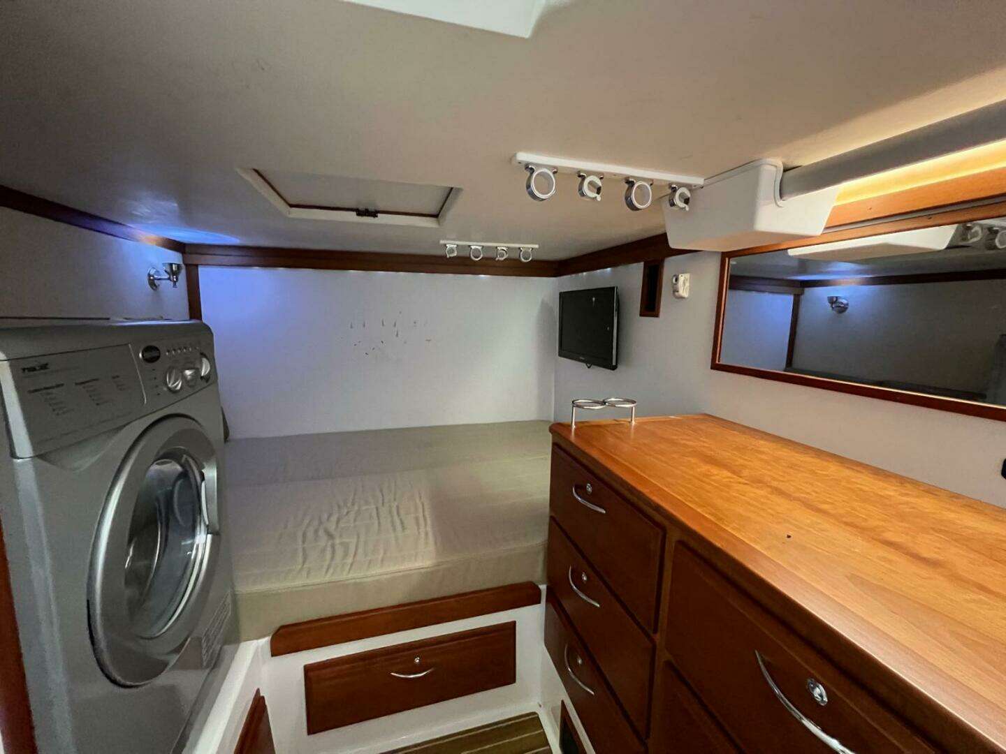 2013 Sabre 48 Salon Express - Image 42