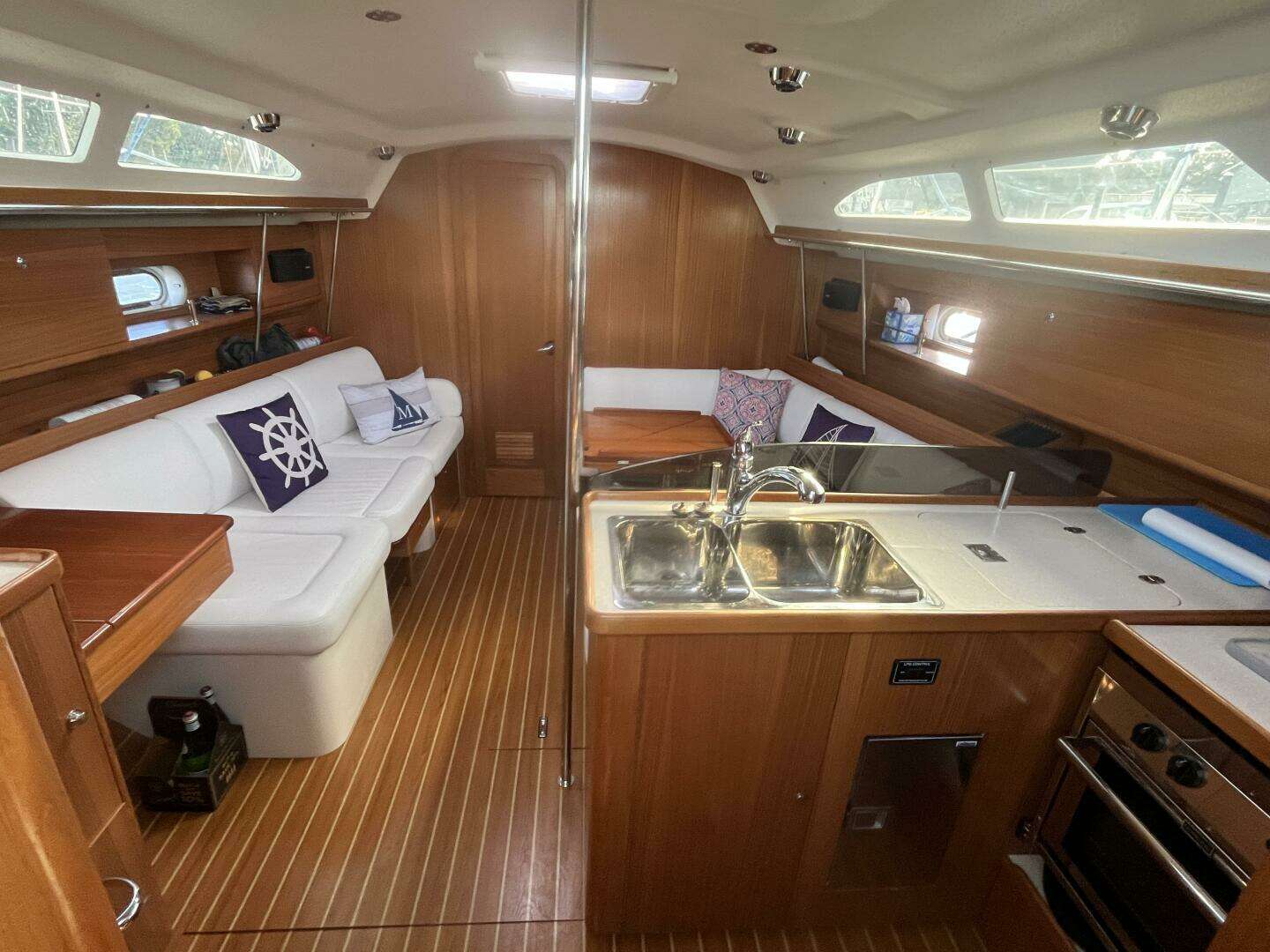 2017 Catalina 355 - Image 20