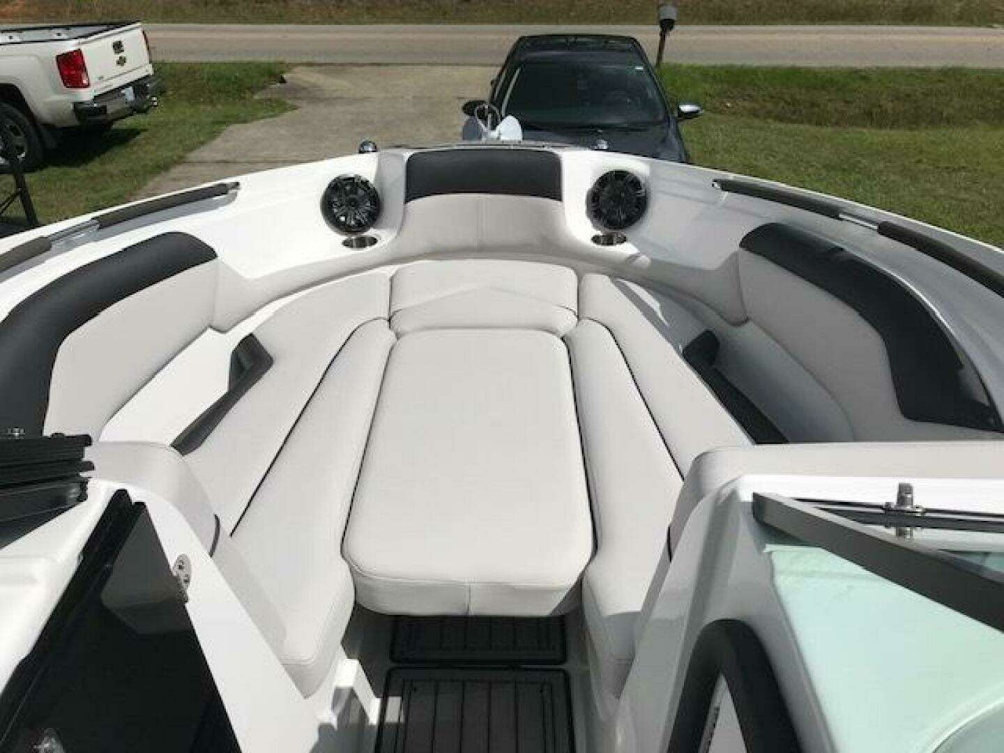 2018 Rinker 29QX - Image 13
