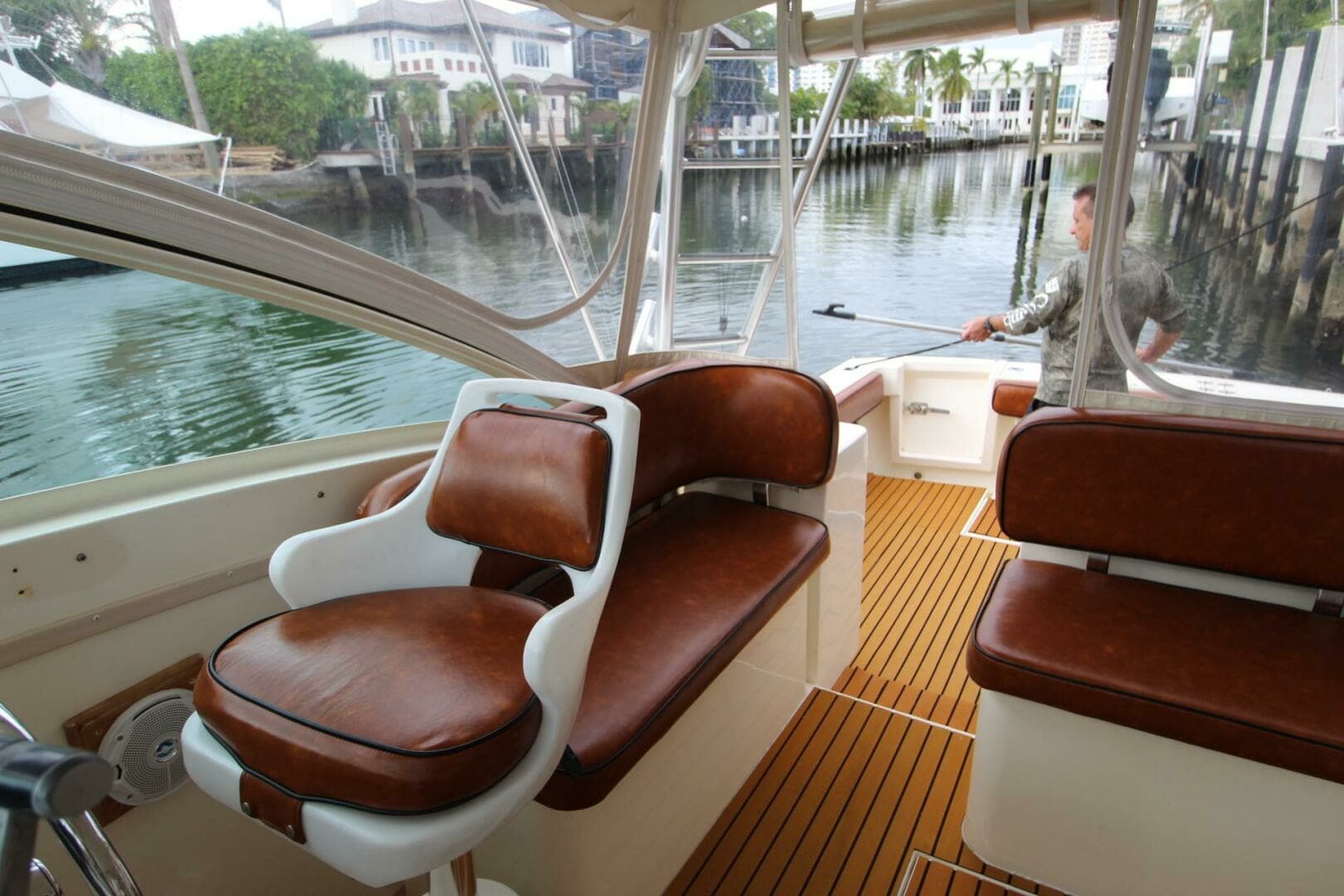 2006 Albemarle 320 Express - Image 17