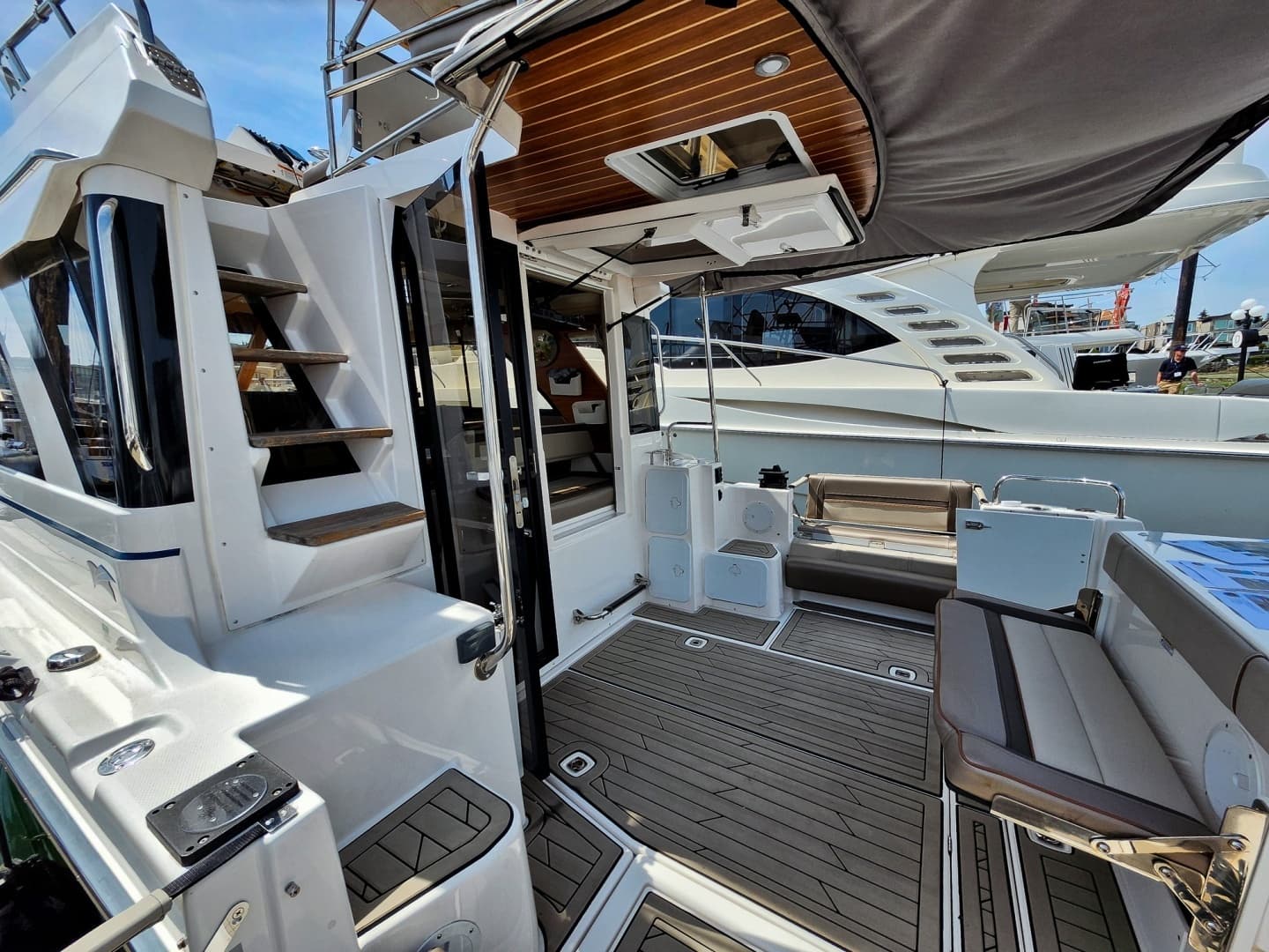 2022 Cutwater C-32 CB - Image 7