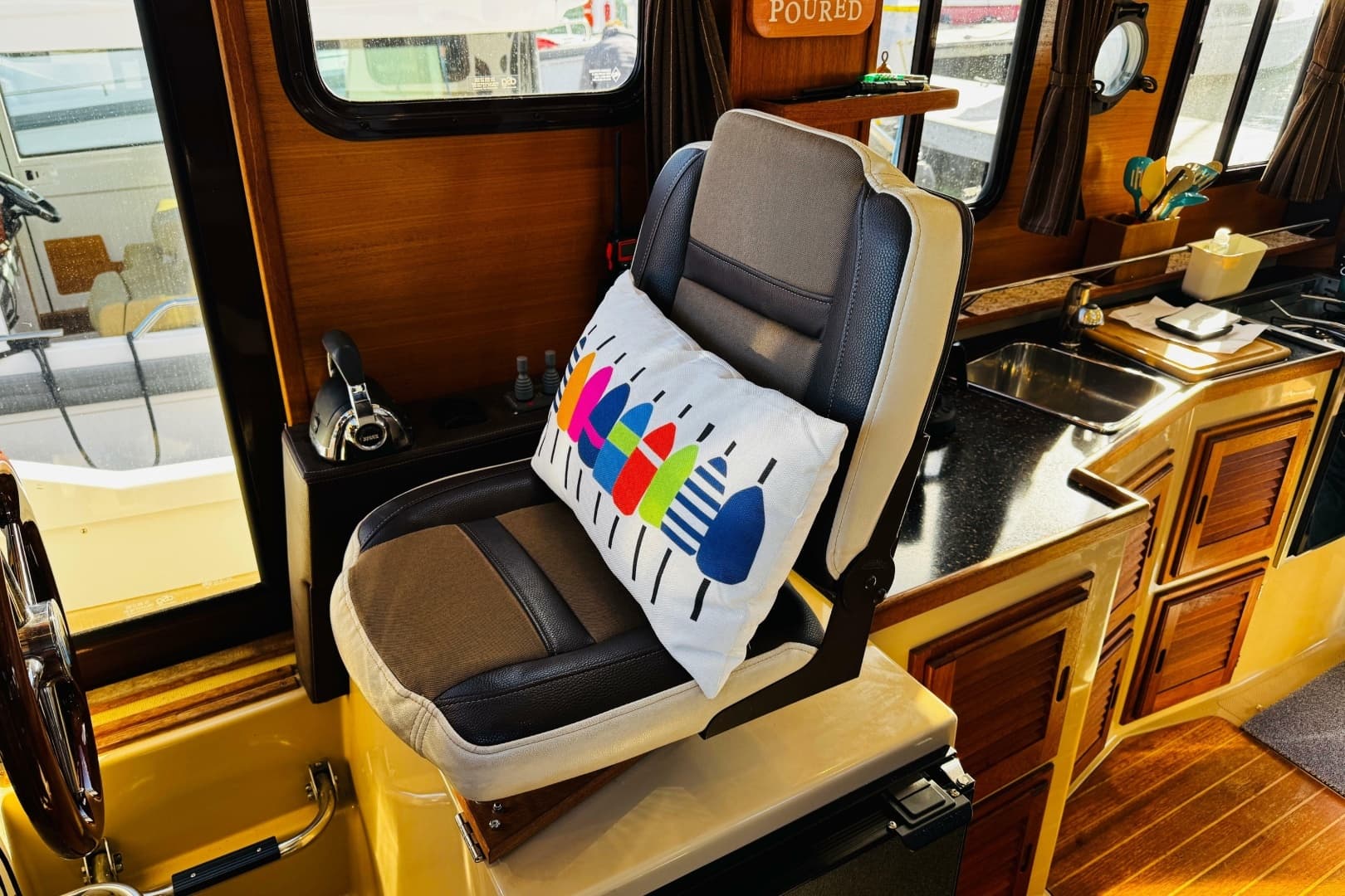 2013 Ranger Tugs R-31 - Image 15