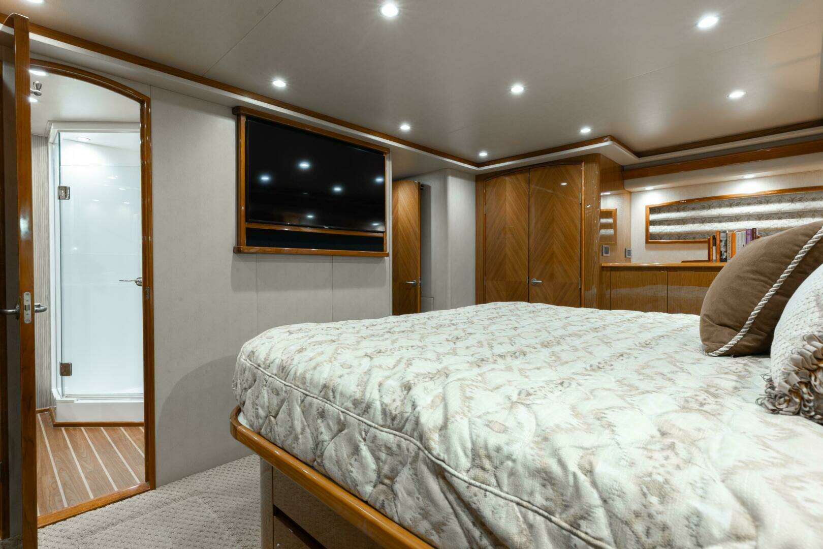 2012 Viking 76 Enclosed Flybridge - Image 23