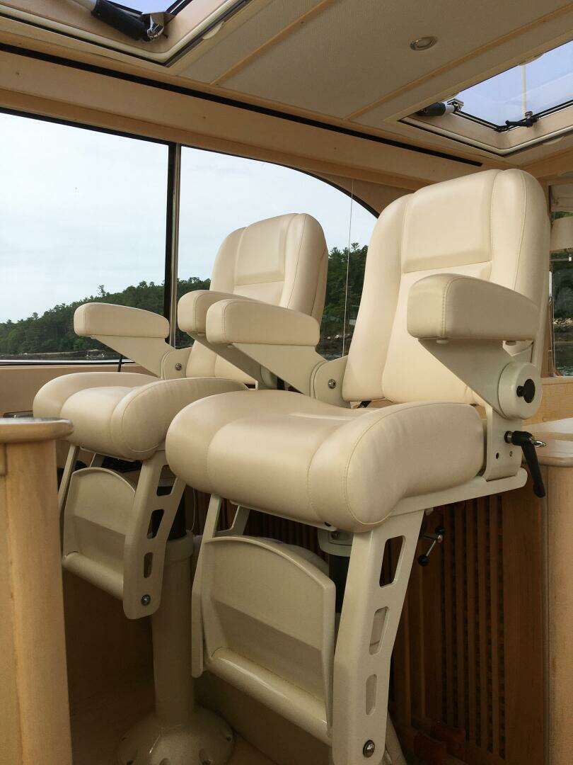 2013 Hinckley Talaria - Image 21