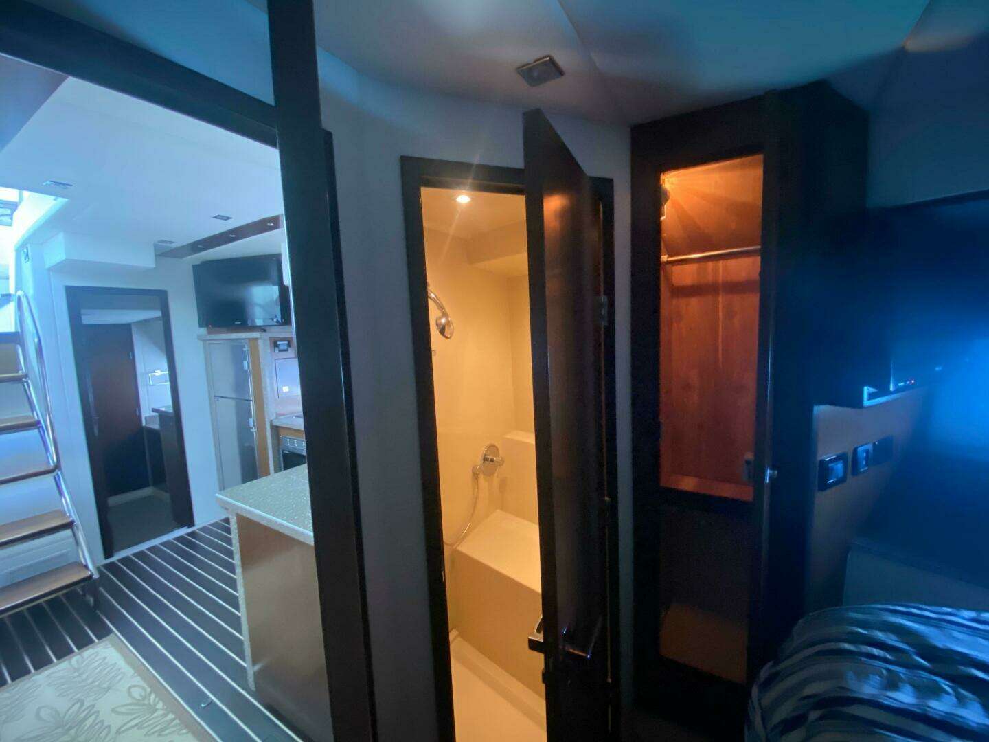 2012 Cruisers Yachts 48 Cantius - Image 15