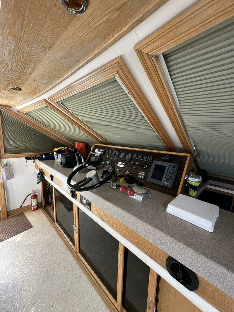 1988 Viking Motor Yacht - Image 45