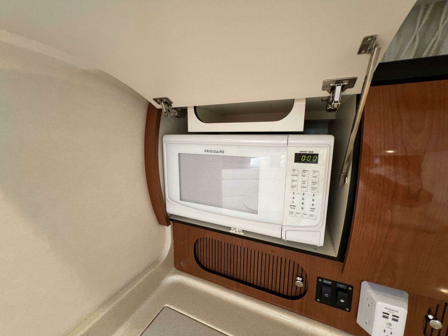 2002 Sea Ray 360 Sundancer - Image 22
