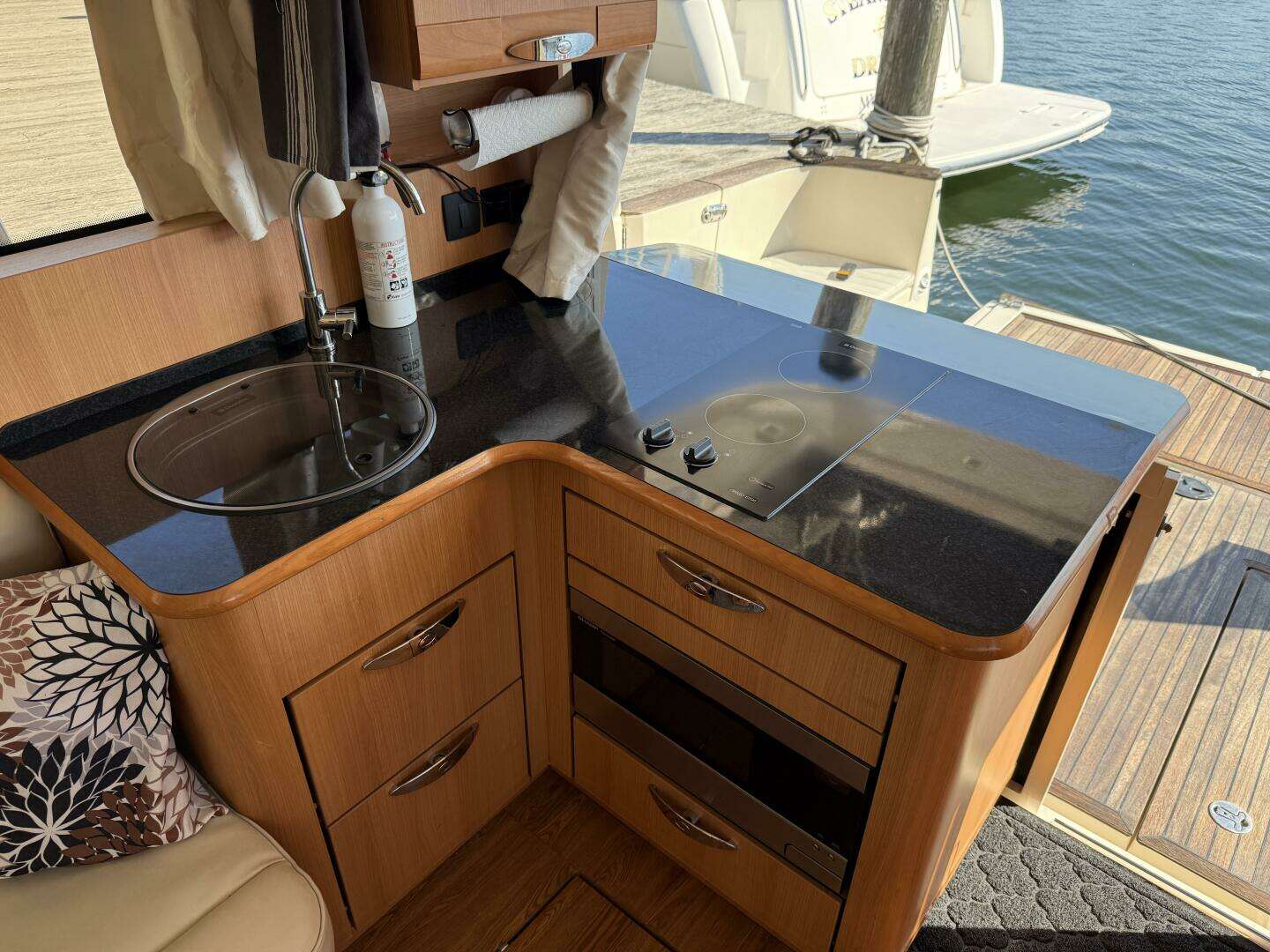 2013 Greenline 33 - Image 33