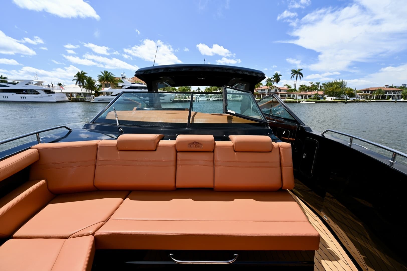 2022 Cruisers Yachts 38 GLS OB - Image 25