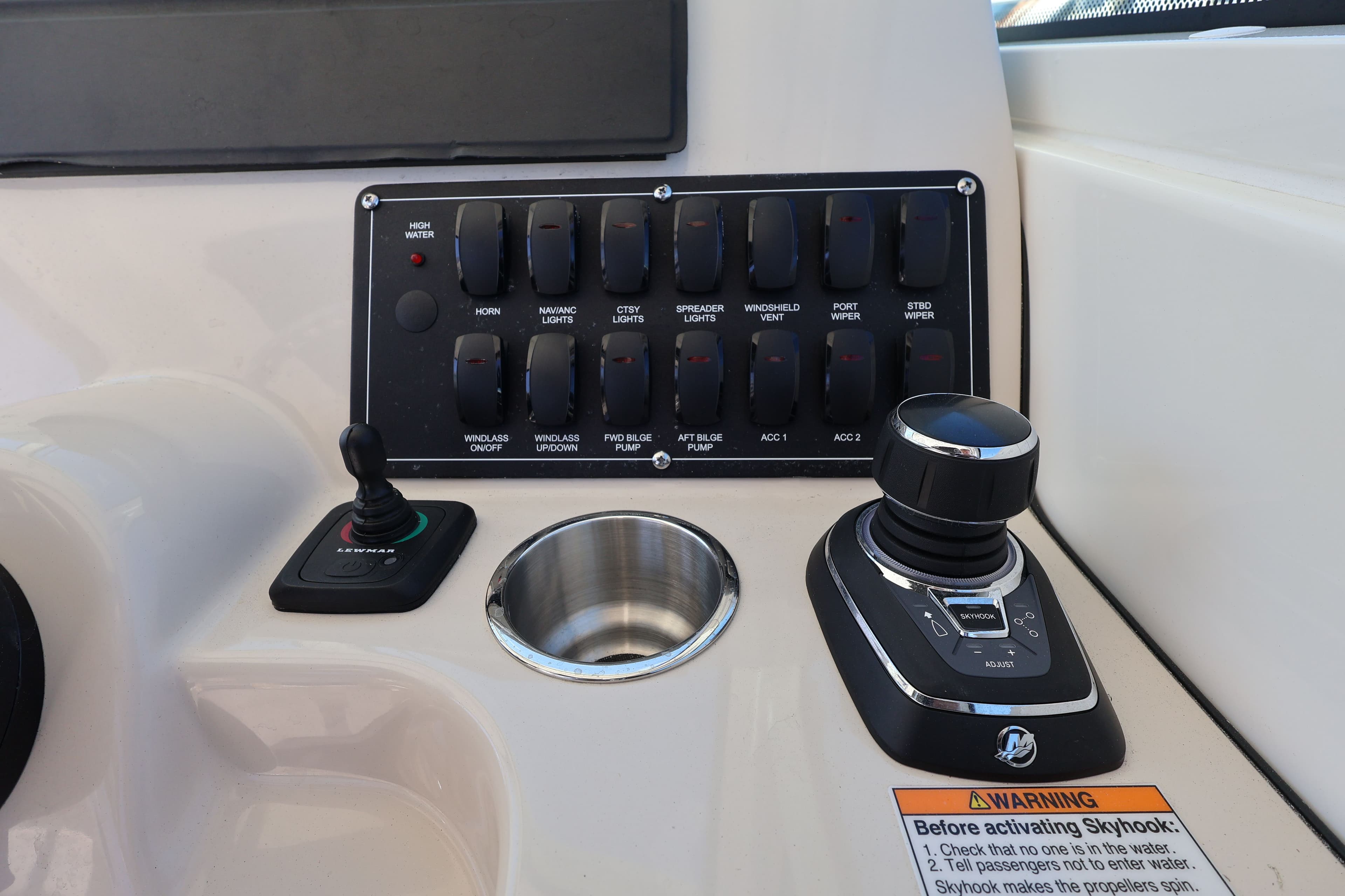 2026 Boston Whaler 285 Conquest - 20