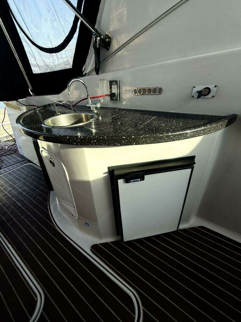 2008 Four Winns 378 Vista - Image 10