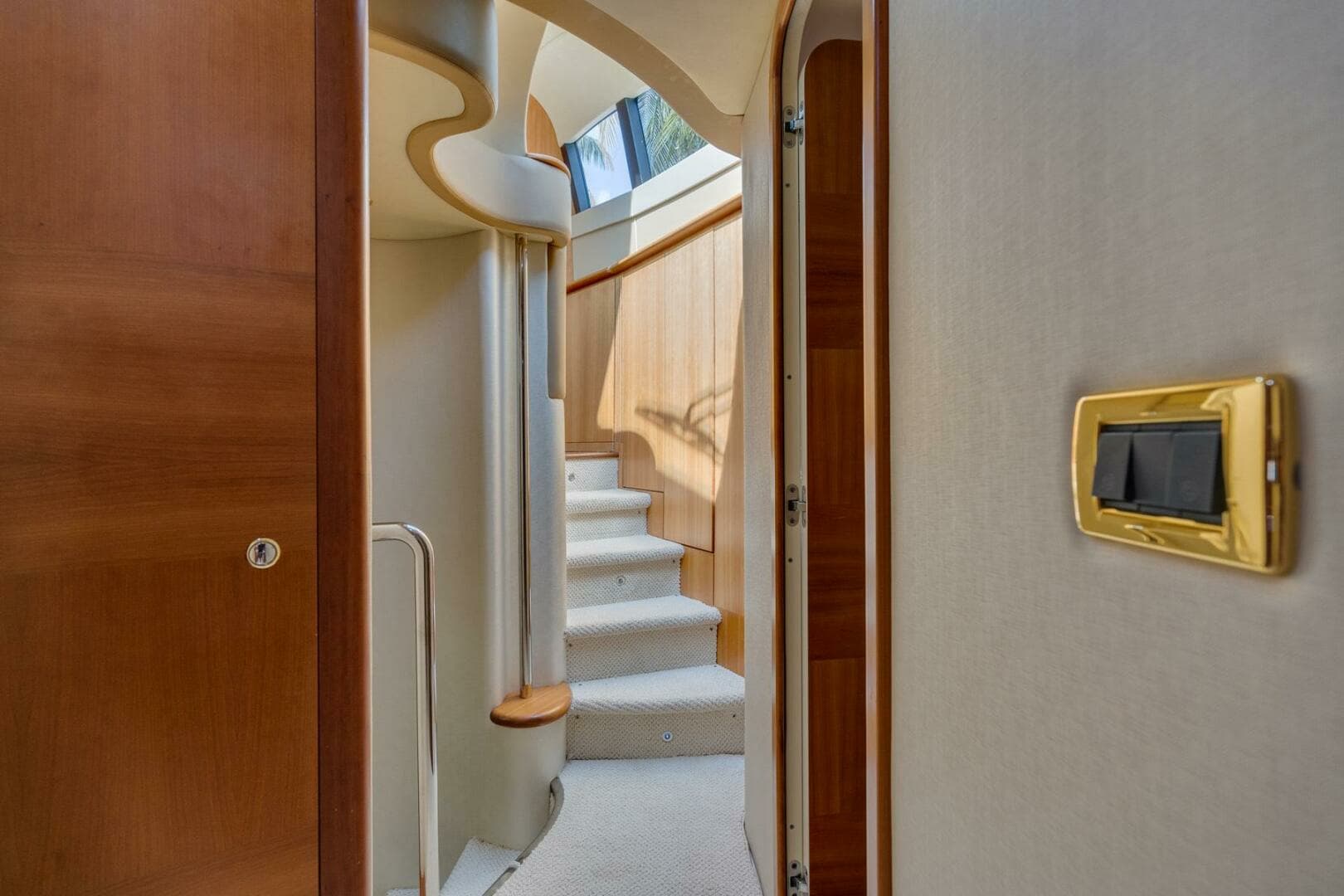 2009 Azimut 62E - Image 41