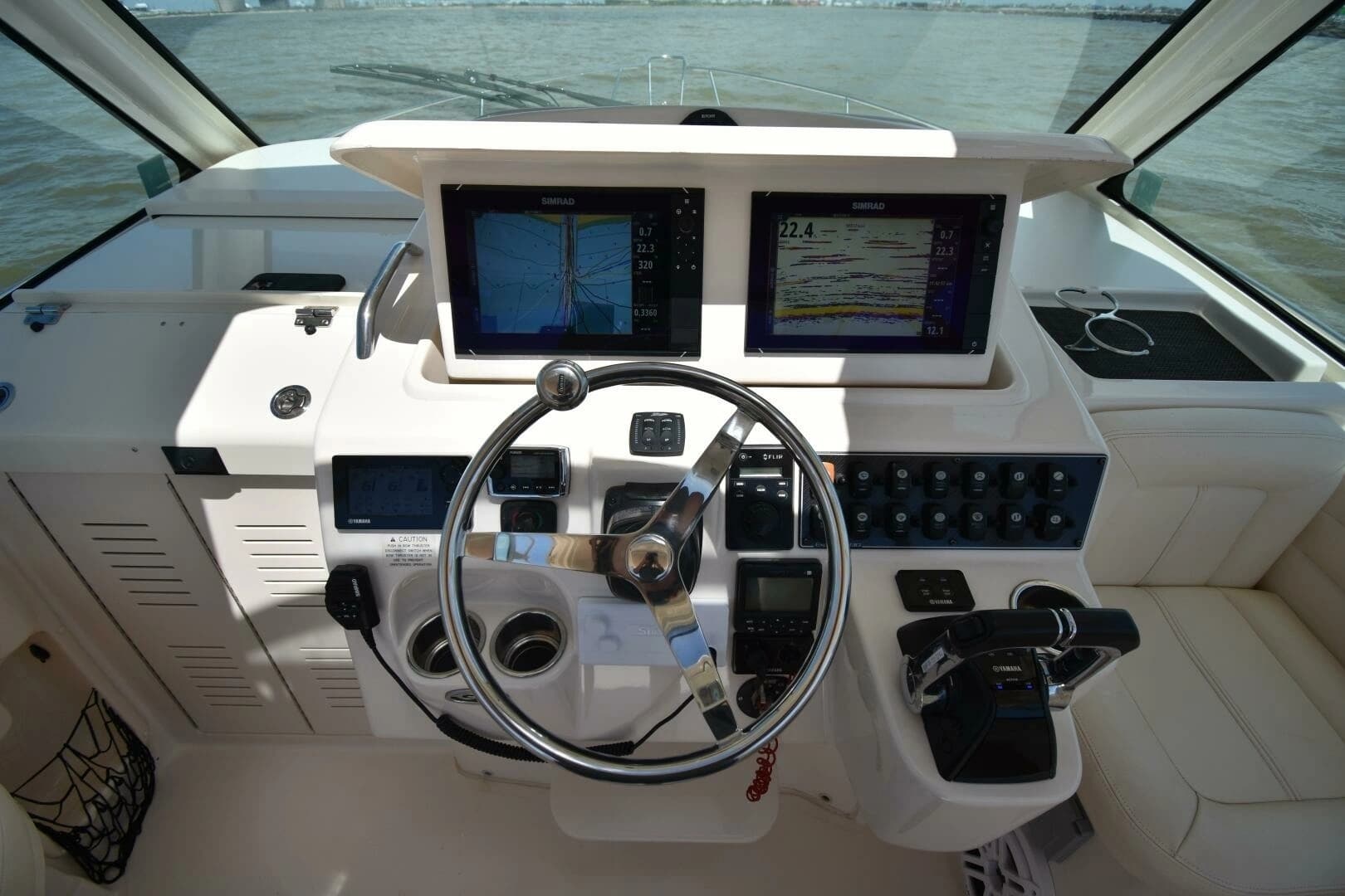 2016 Grady-White 330 Express - Image 3