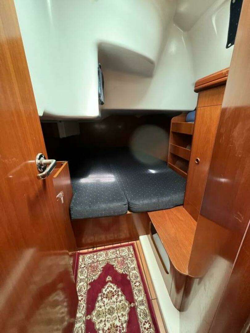2001 Beneteau 411 - Image 25