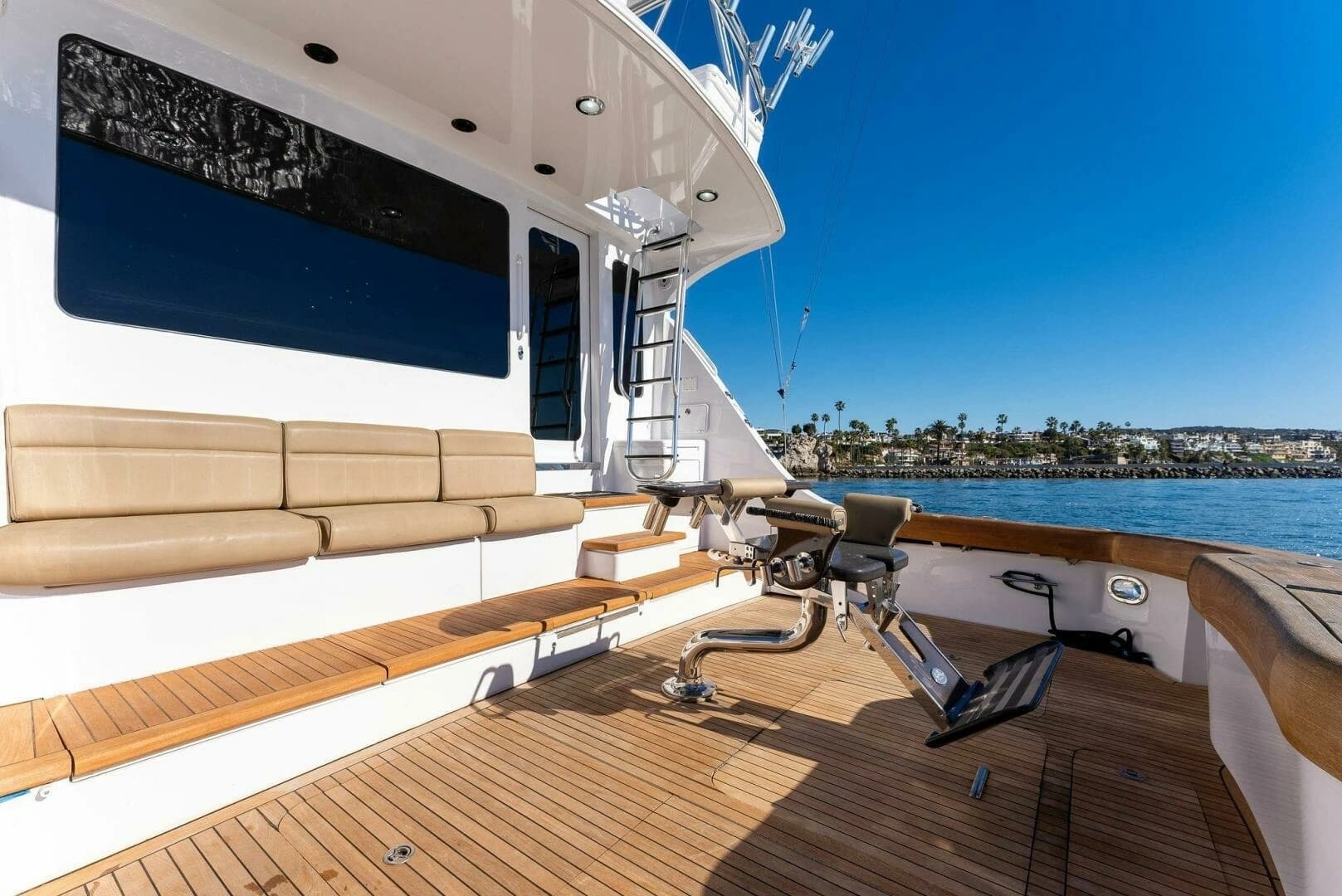 2007 Hatteras 64 Convertible - Image 4