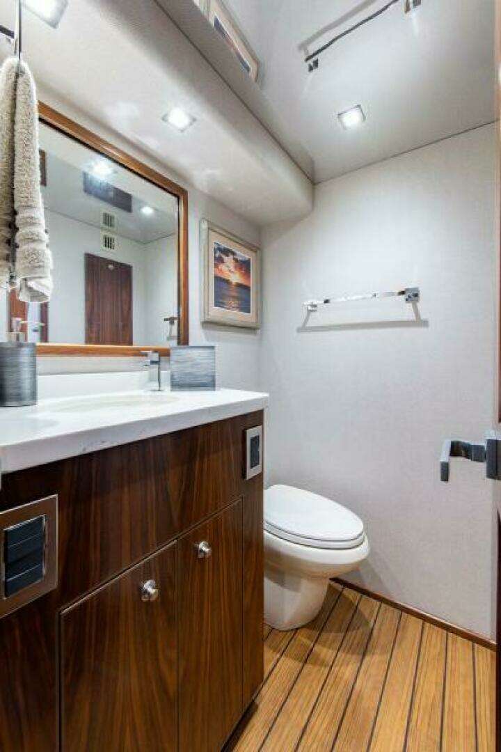 2018 Viking Enclosed Flybridge - Image 79