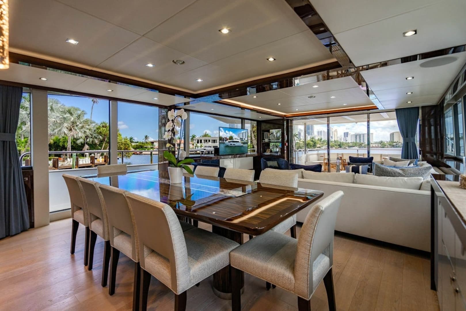 2019 Sunseeker 95 Motor Yacht - Image 38