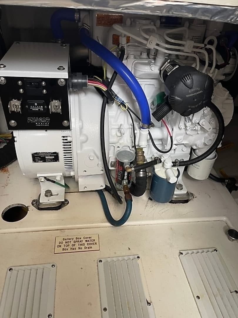 2005 Cabo 35 Flybridge Sportfisher - Image 10