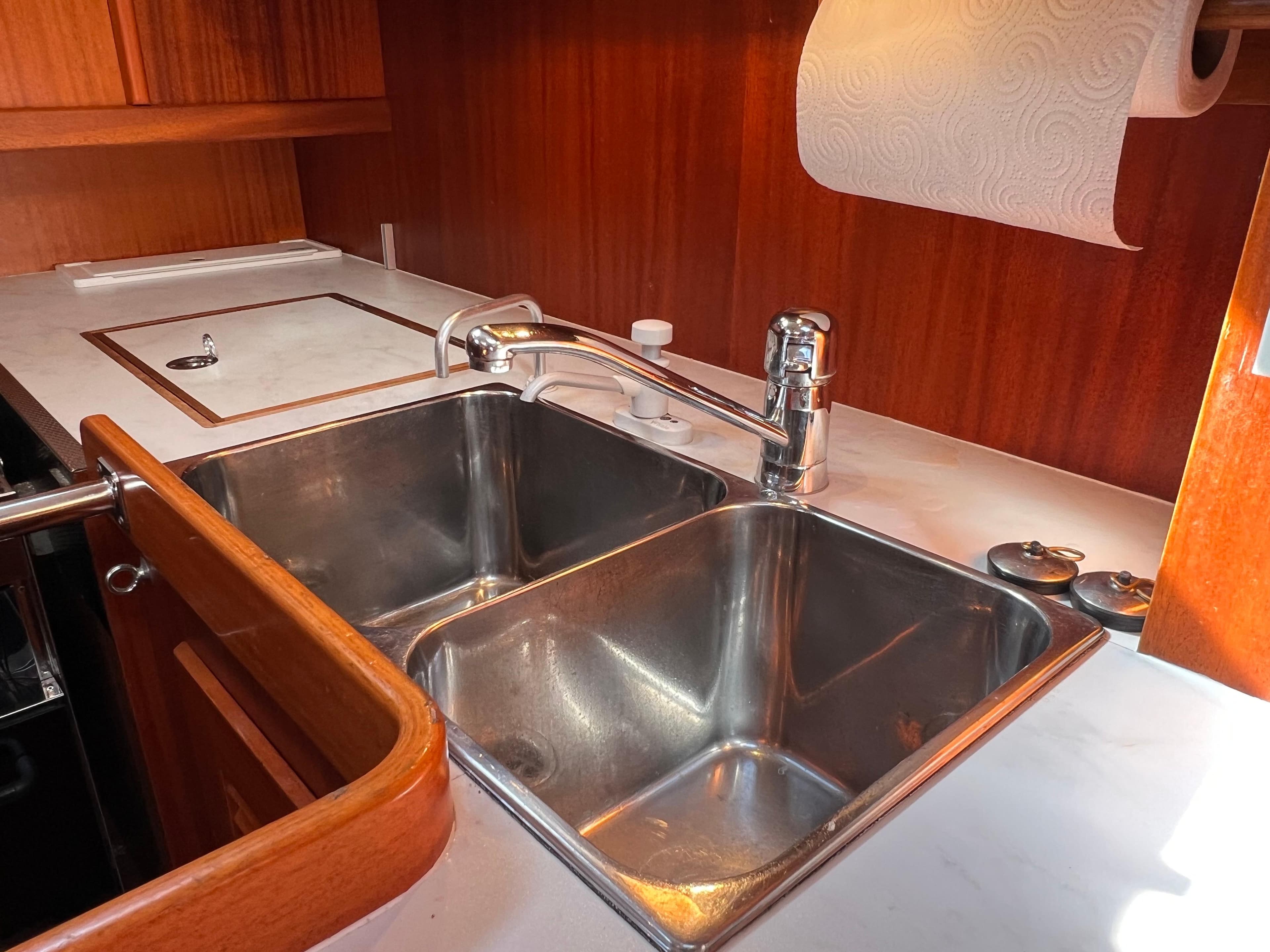 2001 Hallberg-Rassy 42F - 58