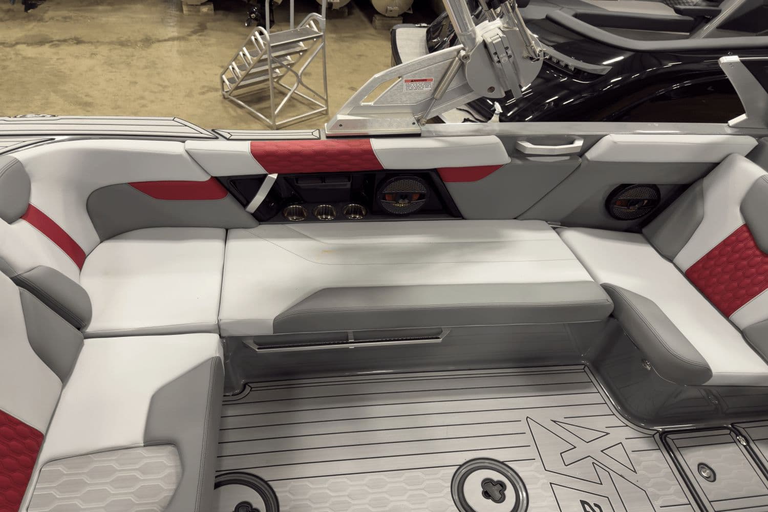 2025 MasterCraft XT22 - 17